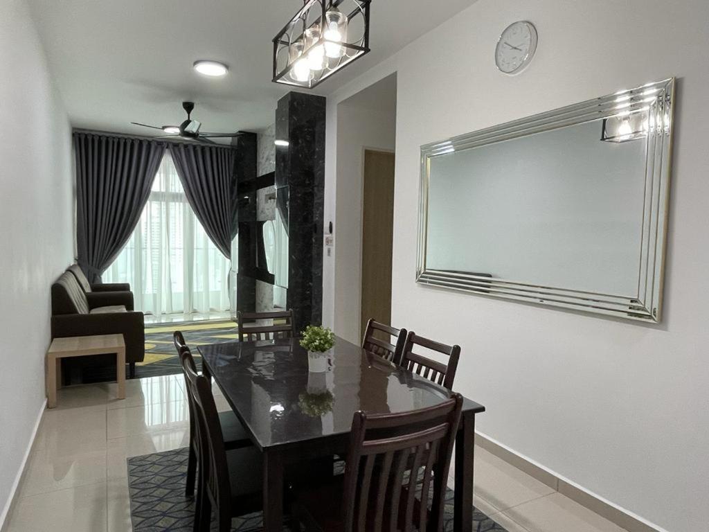 Legasi Kampung Baru Guest House By Rumahrehat Kuala Lumpur Bagian luar foto