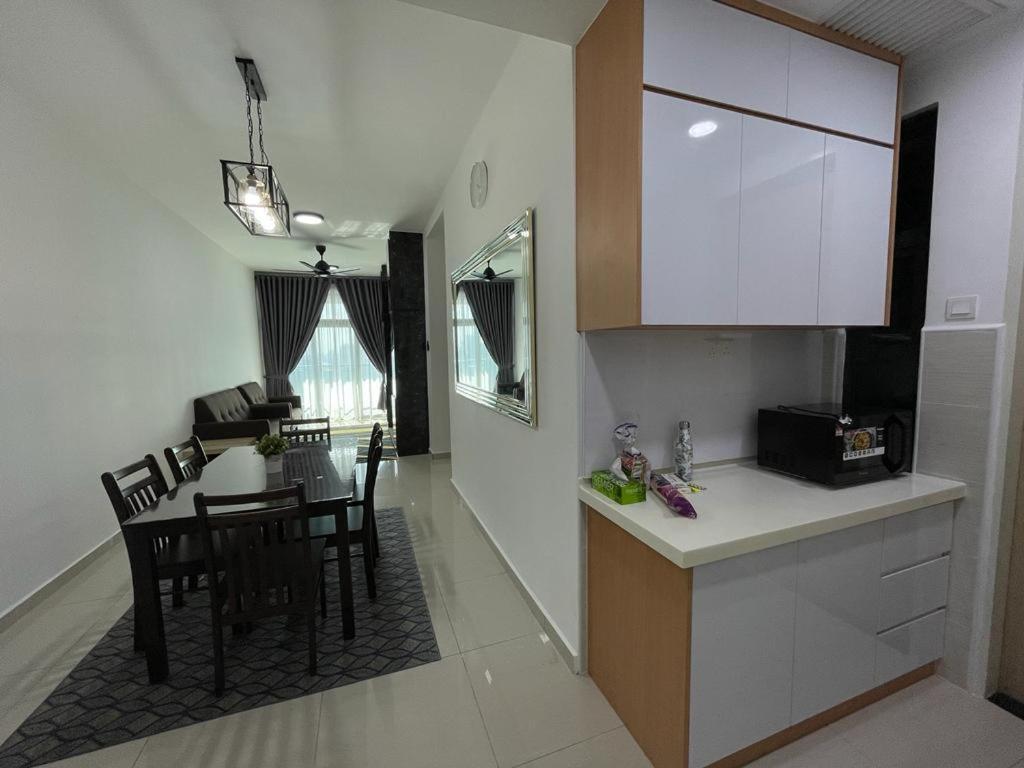 Legasi Kampung Baru Guest House By Rumahrehat Kuala Lumpur Bagian luar foto