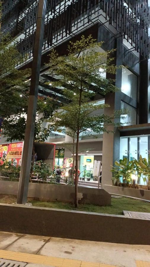 Legasi Kampung Baru Guest House By Rumahrehat Kuala Lumpur Bagian luar foto